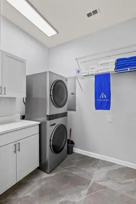 a kitchen with a washing machine and a sink at Luxury Lakeview Penthouse, Vista Cay Orlando 1025 in Orlando