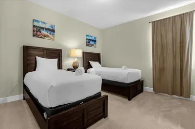 a bedroom with two beds and a window at Multiple Family Homes 16 Rooms - PoolSpa in Orlando