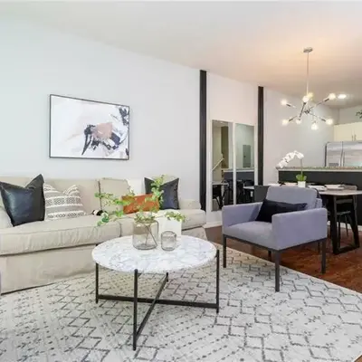 Modern Family-Friendly Townhome – 10 Min Parks