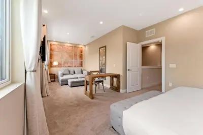 a bedroom with a bed and a living room at 7594 Magic Village 3suites 6guets 8 min Disney in Orlando