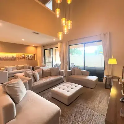 Elegant Home w 3 En Suites & Breathtaking View