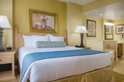 a bedroom with a large bed in a room at Bonnet Creek 2 Bedroom Deluxe in Orlando
