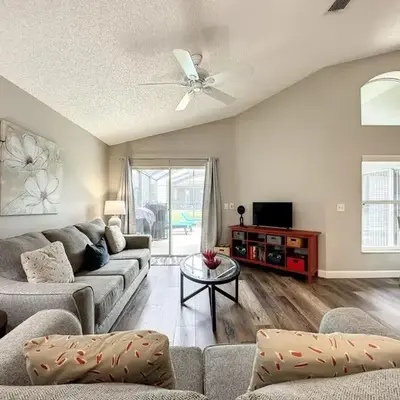 4 BED 3 BATH IN A GATED COMMUNITY WITH POOL villa