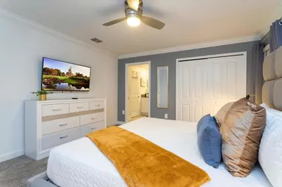 a bedroom with a bed and a ceiling fan at Luxury 4Bed Near Disney, FreeVIP Resort 4335 in Kissimmee