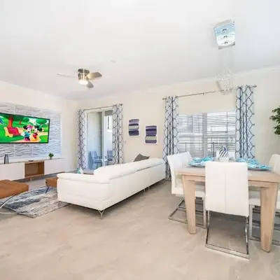 4301WB TOWNHOUSE 5 BEDROOMS & 4 BATHROOMS + POOL