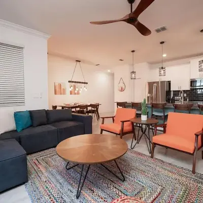 TH 4Br walking distance to club 1