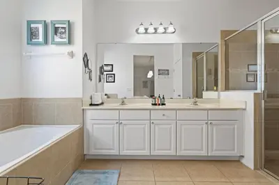 a bathroom with two sinks and a bath tub and a tub at Amazing 5Bedrooms4.5Baths- Nexto to Disney in Kissimmee