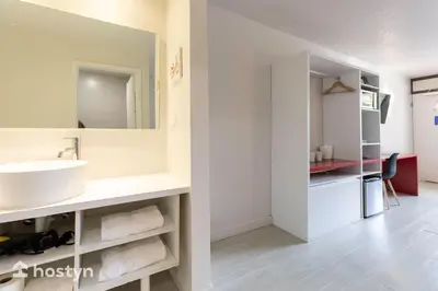 a bathroom with a sink and a mirror at Amazing hotel room near Disney for 4 people in Kissimmee