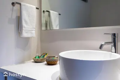 a bathroom with a white sink and a mirror at Amazing hotel room near Disney for 4 people in Kissimmee