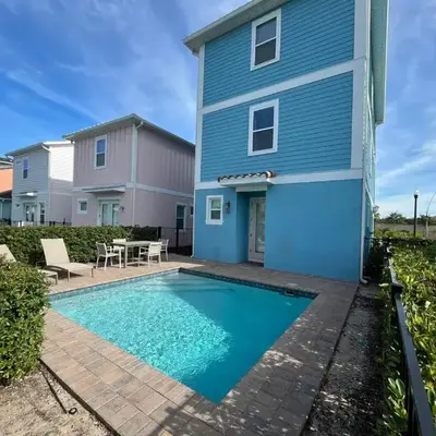 Private Pool! Big and Stylish House!