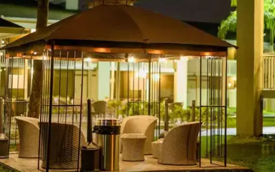 a gazebo with chairs and an umbrella at Bposhtels Orlando Disney in Kissimmee