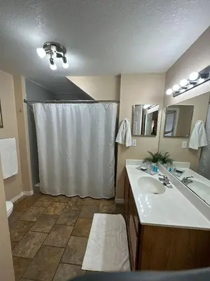 a bathroom with a sink and a white shower curtain at Casa 4 Quartos - 20min Disney - Seven Dwarfs in Kissimmee