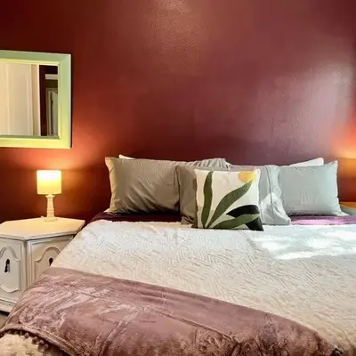 Sweet Stay with fully fenced yard