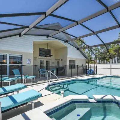 Wheelchair accessible Lakeview 4BR house with pool spa themed rooms game room