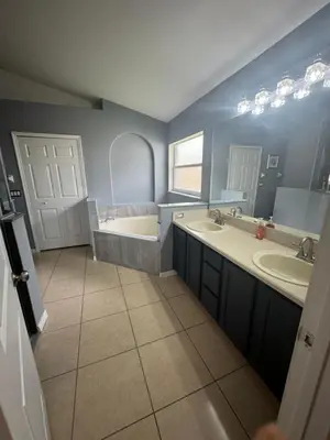 a large bathroom with two sinks and a tub at Minnie Heaven in Kissimmee
