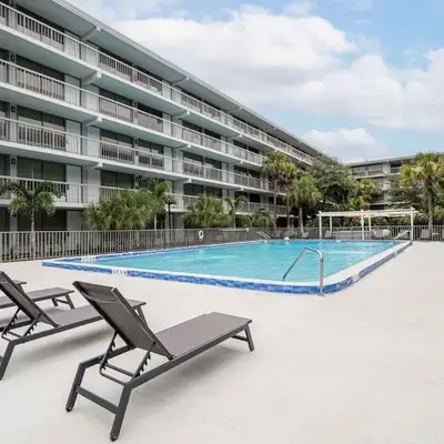 Orlando 1BR Condo with lake view & minutes to Disney
