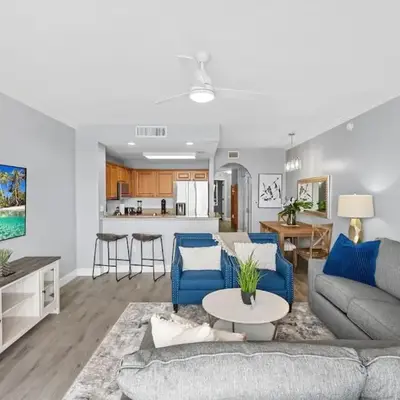 Cozy Lakeview Condo near Disney