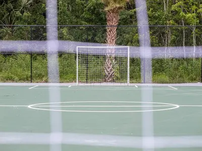 a net on a tennis court with a giraffe at Vacation 1BR Rental in Orlando & minutes to Disney in Kissimmee