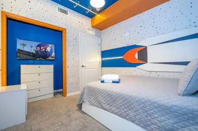 a bedroom with blue and orange walls and a bed at Stylish 2-BR Apt Sleeps 7 Near Disney Magic in Kissimmee