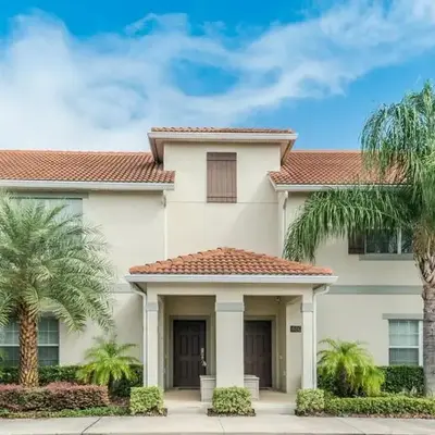 Storey Lake *10 mim -> Disney* 4Q/3Ba