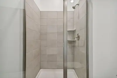 a shower with a glass door in a bathroom at Storey Lake - Piscina privativa Cama King 4BD/3BA in Kissimmee