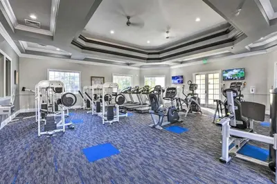 a fitness room with treadmills and cardio machines at Conforto e Espaço: Apt de 2Q e 2B em Legacy Dunes in Kissimmee