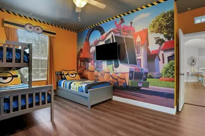 a childs bedroom with a disney mural on the wall at 3Q/2B 10min da DISNEY Acesso Resort in Orlando