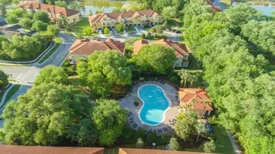 an aerial view of a home with a swimming pool at Casa 4Q c/ Piscina Priv. e Vista Lago in Kissimmee