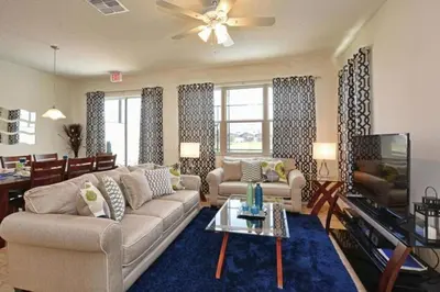a living room with a couch and a table at Casa 4Q c/ Piscina Priv. e Vista Lago in Kissimmee