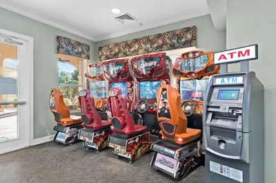 a group of pinball machines in a room at 7660 - 3Q/3B Casa em Resort *10min DISNEY* in Orlando