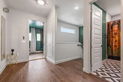 an empty hallway with a white door and green walls at 5 Bdr 4,5 Bth Villa - Pool Table - Fenced Yard in Orlando