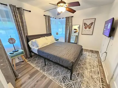 a bedroom with a bed and a ceiling fan at Foodie Lovers Walkable Mills50 - Sleeps 10 - Near Airport in Orlando