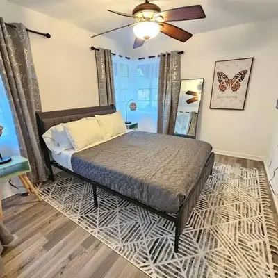 Foodie Lovers Walkable Mills50 - Sleeps 10 - Near Airport