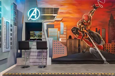 a mural of a spider man in a city at Casa 6Q Luxo c/ Piscina, Game Room e Cinema in Orlando