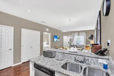 a kitchen with a sink and a counter top at Casa 3Q West Lucaya c/ Piscina – Perto da Disney in Kissimmee