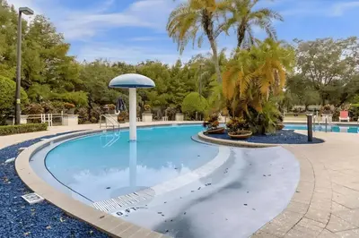 a pool at a resort with palm trees at Casa 3Q/2B – Região Disney com Piscina Privada in Kissimmee