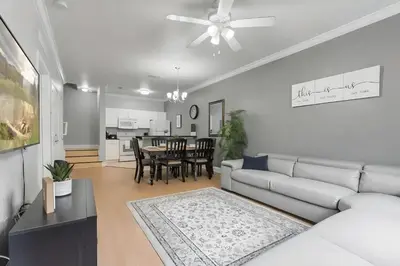 a living room with a couch and a dining room at Casa 3Q/2B – Região Disney com Piscina Privada in Kissimmee