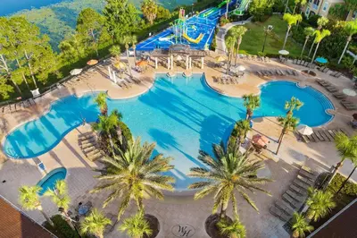 an overhead view of a swimming pool at a resort at Casa 6Q Familiar c/ Game Room Marvel e Piscina in Orlando