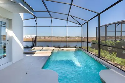 an indoor pool in a house with windows at Casa Resort com Piscina Aquecida e Pingue-Pongue in Kissimmee