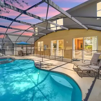 Remodeled 7 Bedroom Retreat Near Disney World