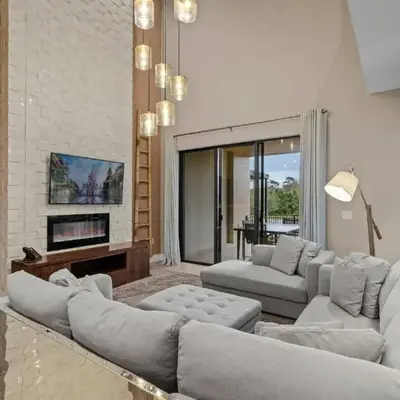 Elegant Escape: 4BR Villa near Disney Views
