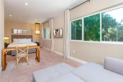 a bedroom with a bed and a table and a couch at Casa 3Q c/ Área de Churrasco – Próx. Disney in Orlando