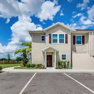 Corner Villa in West Lucaya – Your Ideal Getaway