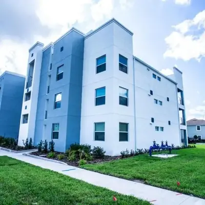 Comfortable 2BR Condo w/ Lake Views