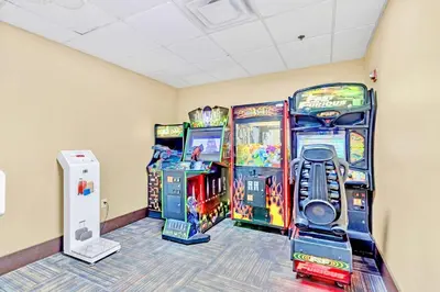 a room with three arcade games and a wii at Suite with 2 Queens - Pool & Hot Tub in Orlando