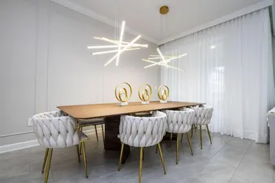 a dining room with a wooden table and white chairs at Storey Lake 4Q/3B acesso Resort e Piscina Priv. in Kissimmee
