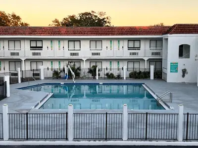a large pool in front of a building at Apartamento Perto Disney in Kissimmee