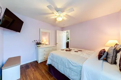 a bedroom with a bed and a ceiling fan at Spacious 4 Bed South Facing Pool Villa Near Disney in Orlando