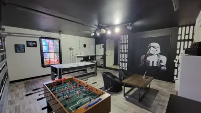 a room with a ping pong table and a game table at Wonderful Villa with swimming pool, near Orlando attractions in Kissimmee