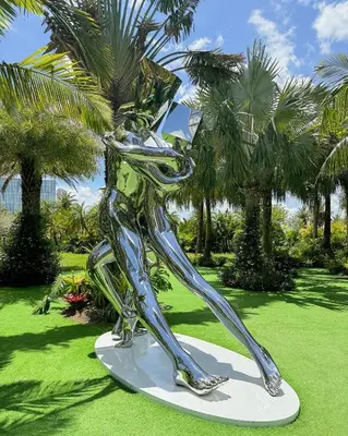 a metal statue of a woman on a lawn with palm trees at Modern 1 bedroom Apartment and Den in Orlando in Orlando